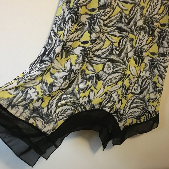 Flowy Floral Yellow, Black and White Handkerchief Hem V-Neck Top - Picture 4 of 15